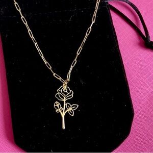 NWT! Beautiful golden tone link chain necklace with delicate rose pendant